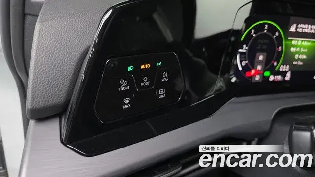 Volkswagen Golf 2023 — Şəkil 32/33