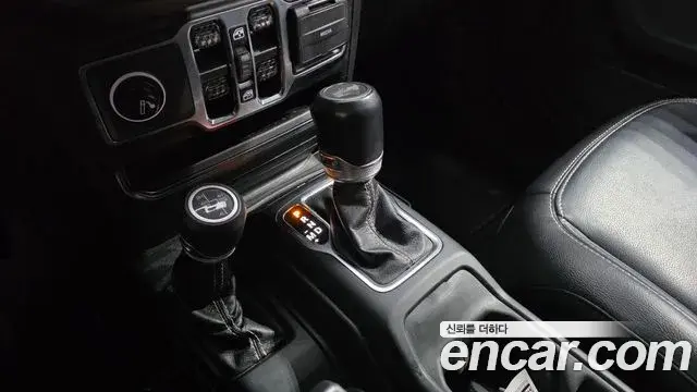 Jeep Wrangler 2021 — Фото 9/20