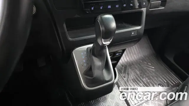 Hyundai Staria 2021 — Photo 9/20