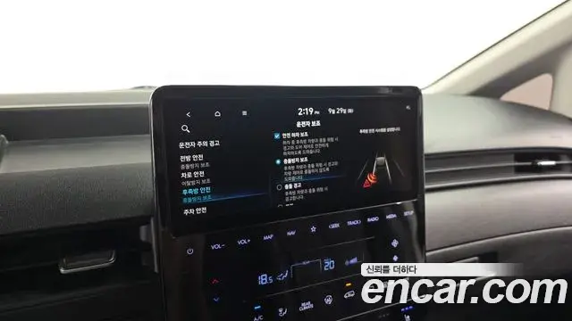 Hyundai Staria 2021 — Photo 15/20