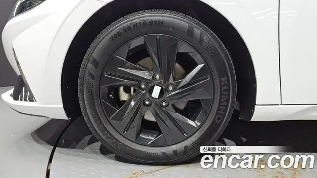 Hyundai Avante 2023 — Photo 5/20