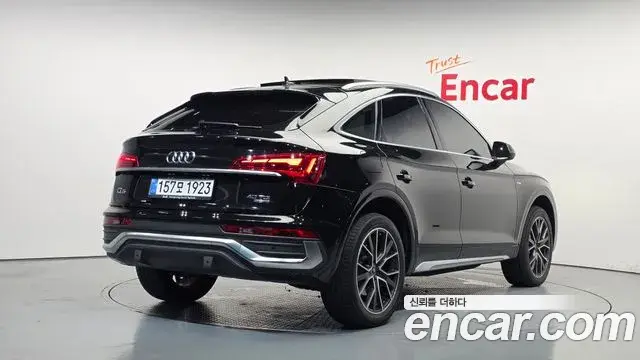Audi Q5 2022 — Фото 2/20