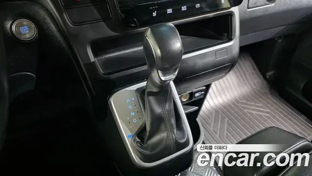 Hyundai Staria 2022 — Photo 9/20