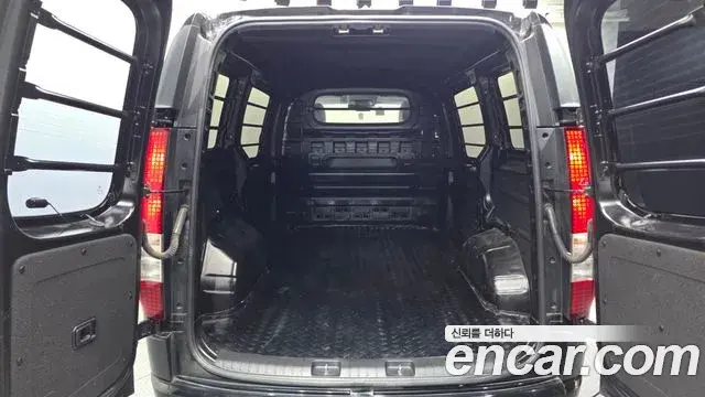 Hyundai Staria 2022 — Photo 20/20