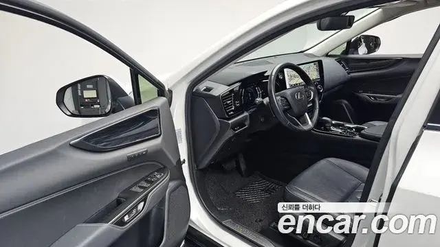 Lexus NX450h+ 2022 — Photo 9/38