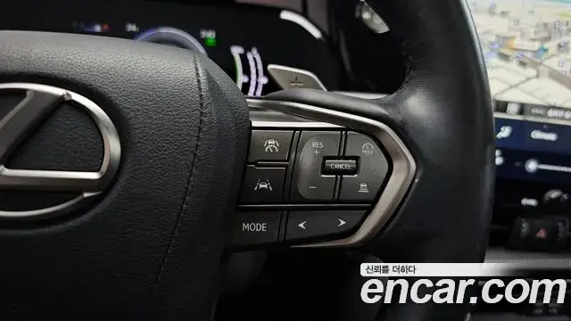 Lexus NX450h+ 2022 — Photo 17/38