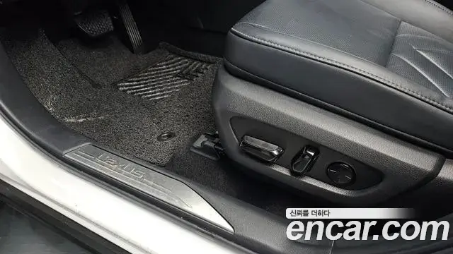 Lexus NX450h+ 2022 — Photo 22/38