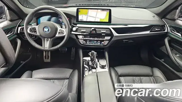 BMW 5 Series 2023 — Photo 7/20