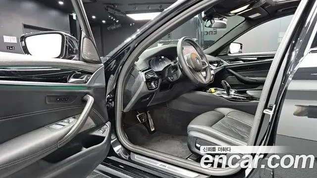 BMW 5 Series 2023 — Photo 10/20