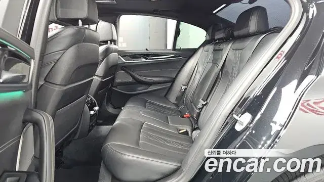 BMW 5 Series 2023 — Photo 12/20