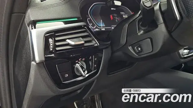 BMW 5 Series 2023 — Photo 17/20