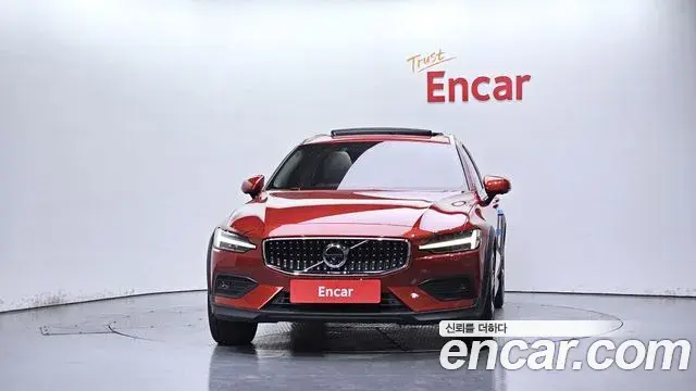 Volvo V60 Cross Country 2019 — Фото 3/20