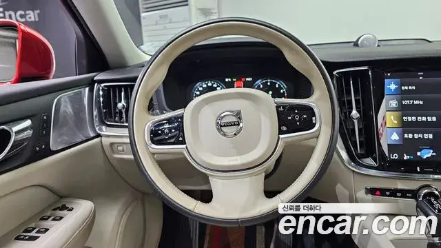 Volvo V60 Cross Country 2019 — Фото 13/20