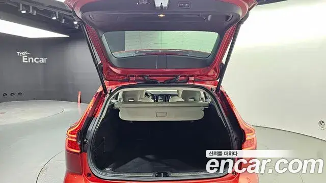 Volvo V60 Cross Country 2019 — Фото 20/20