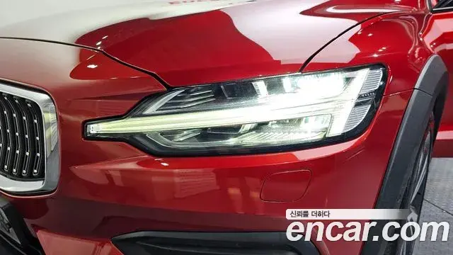 Volvo V60 Cross Country 2019 — ფოტო 6/31