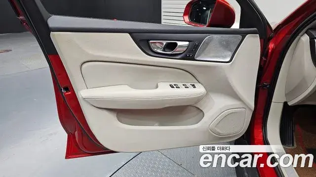 Volvo V60 Cross Country 2019 — ფოტო 29/31
