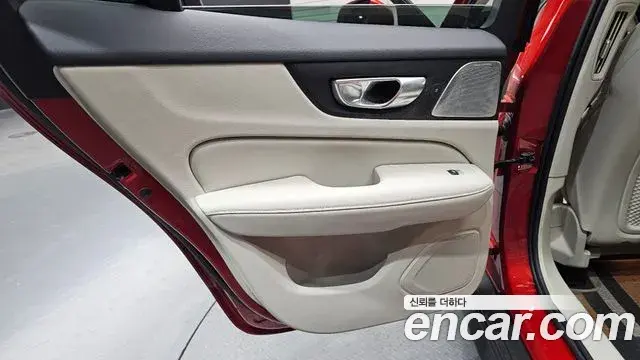 Volvo V60 Cross Country 2019 — ფოტო 20/31