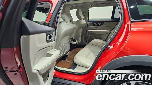 Volvo V60 Cross Country 2019 — ფოტო 16/31