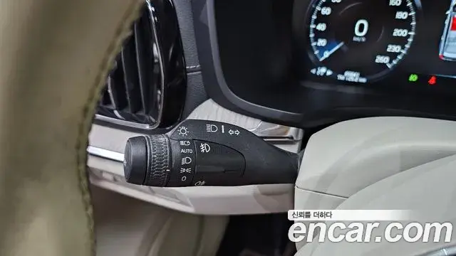 Volvo V60 Cross Country 2019 — ფოტო 21/31