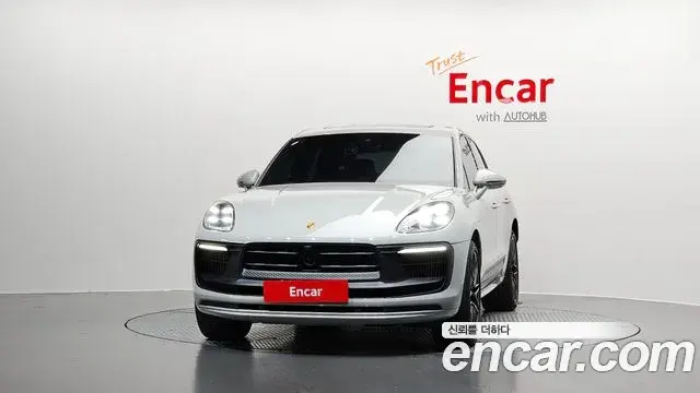 Porsche Macan 2023 — Фото 3/20