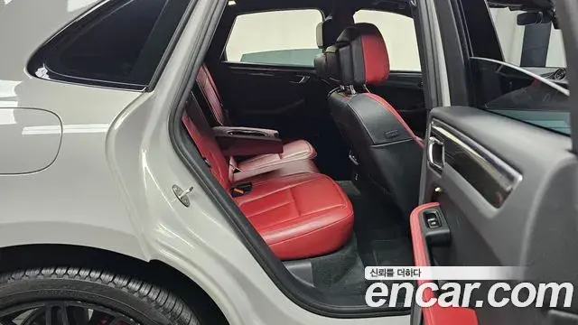 Porsche Macan 2023 — Фото 12/20