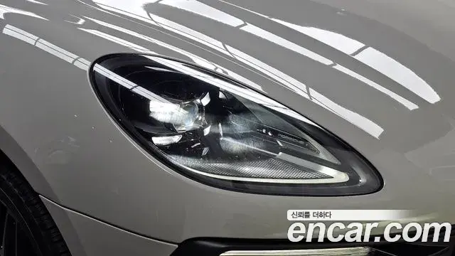 Porsche Macan 2023 — ფოტო 27/30