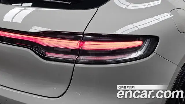 Porsche Macan 2023 — ფოტო 7/30