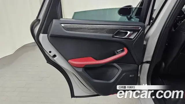 Porsche Macan 2023 — ფოტო 6/30