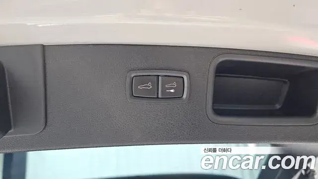 Porsche Macan 2023 — ფოტო 24/30