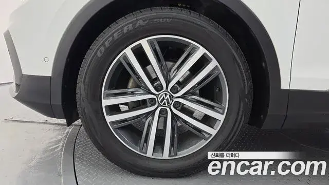 Volkswagen Tiguan 2023 — Photo 7/20