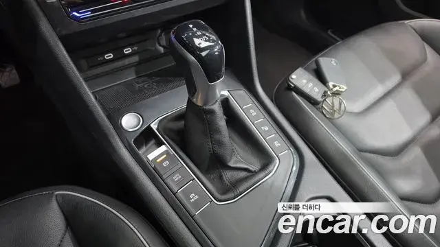 Volkswagen Tiguan 2023 — Photo 9/20