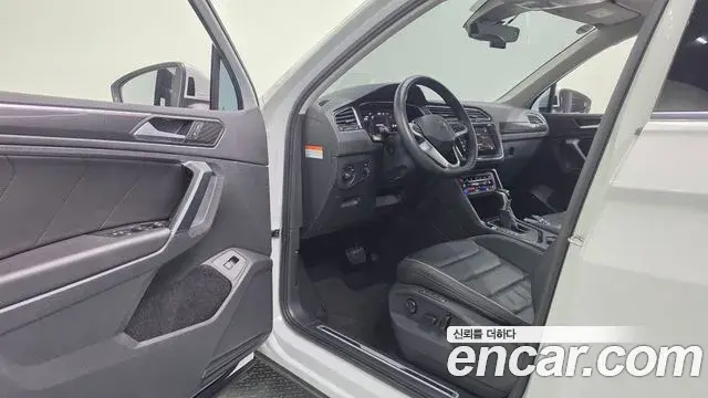 Volkswagen Tiguan 2023 — Photo 18/20