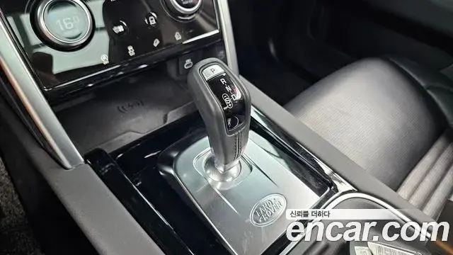 Land Rover Discovery Sport 2021 — Фото 9/20