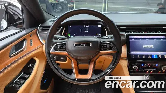 Jeep Grand Cherokee 2021 — Фото 13/20