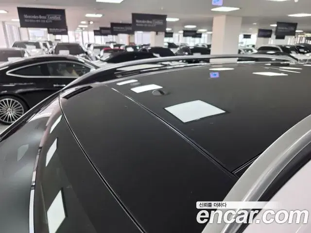 Mercedes-Benz GLB-Class 2025 — Photo 10/15