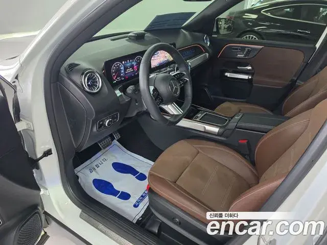 Mercedes-Benz GLB-Class 2025 — Photo 11/15