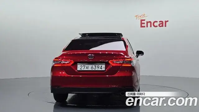 Toyota Camry 2019 — ფოტო 11/30