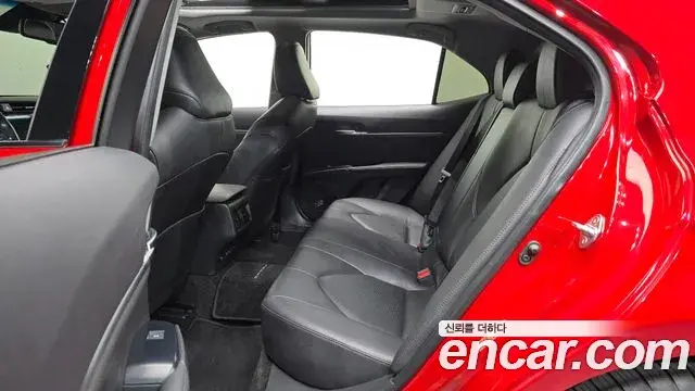 Toyota Camry 2019 — ფოტო 5/30