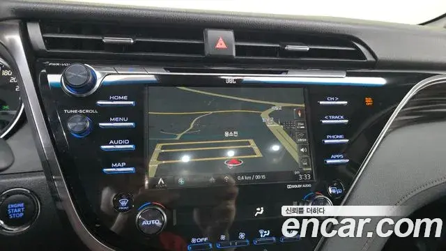 Toyota Camry 2019 — ფოტო 18/30