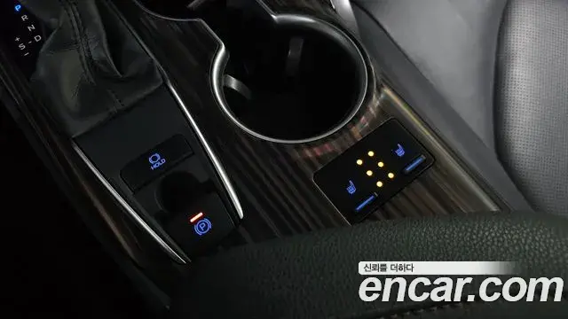Toyota Camry 2019 — ფოტო 19/30