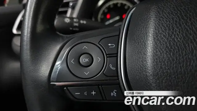 Toyota Camry 2019 — ფოტო 8/30