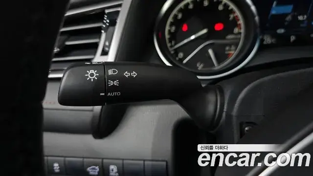 Toyota Camry 2019 — ფოტო 30/30