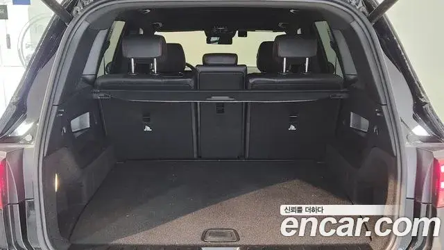 Mercedes-Benz GLB-Class 2025 — Photo 5/18