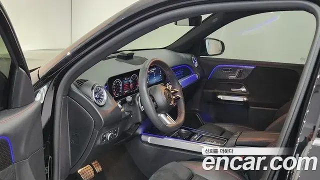 Mercedes-Benz GLB-Class 2025 — Photo 8/18