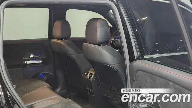 Mercedes-Benz GLB-Class 2025 — Photo 14/18