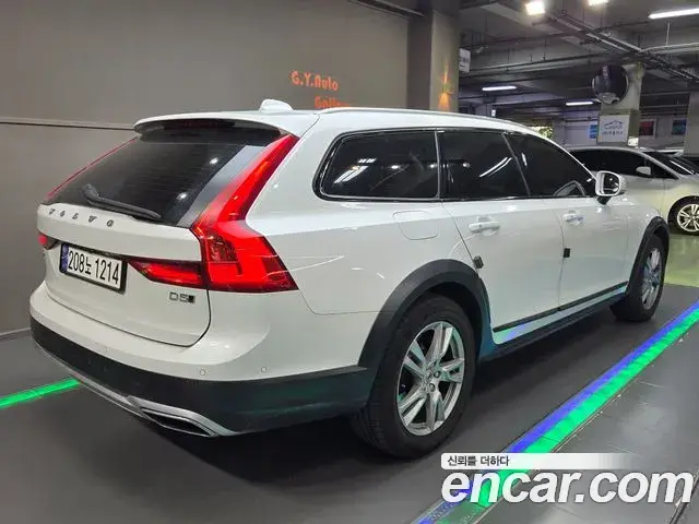 Volvo V90 Cross Country 2018 — Photo 17/17