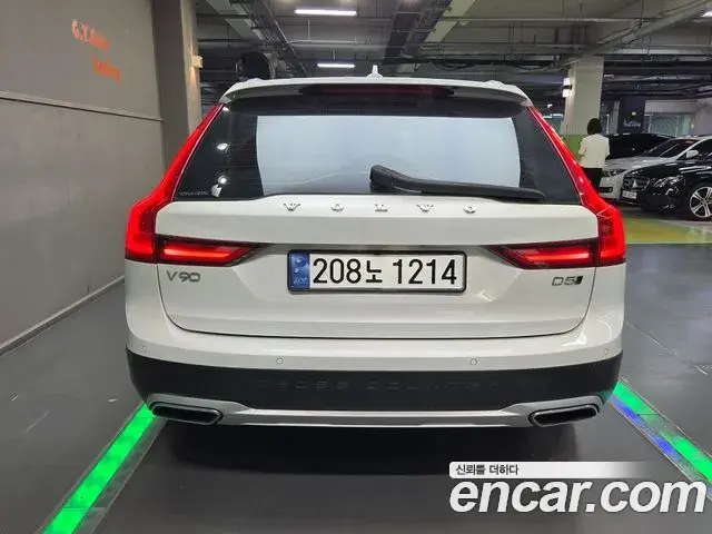 Volvo V90 Cross Country 2018 — Photo 7/17