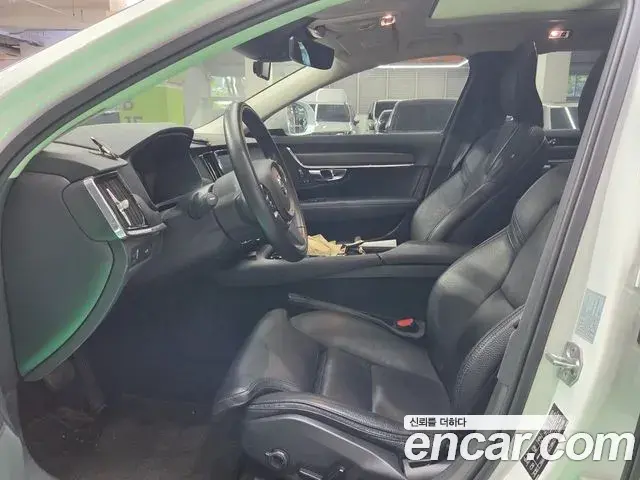 Volvo V90 Cross Country 2018 — Photo 13/17