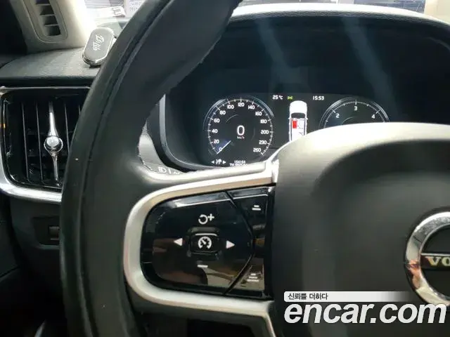 Volvo V90 Cross Country 2018 — Photo 1/17