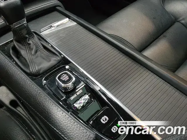 Volvo V90 Cross Country 2018 — Photo 4/17